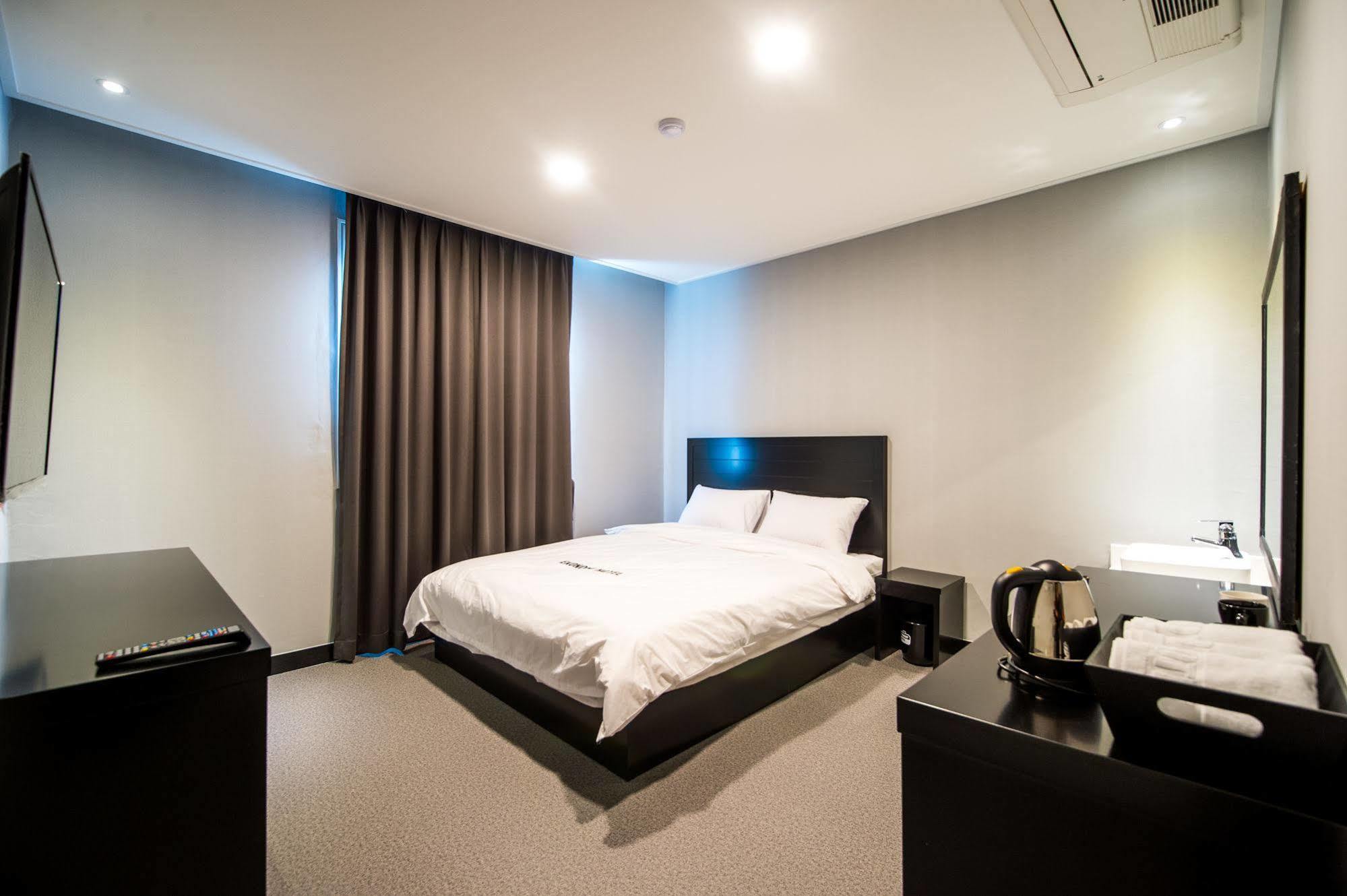 Ekonomy Hotel Sokcho Esterno foto